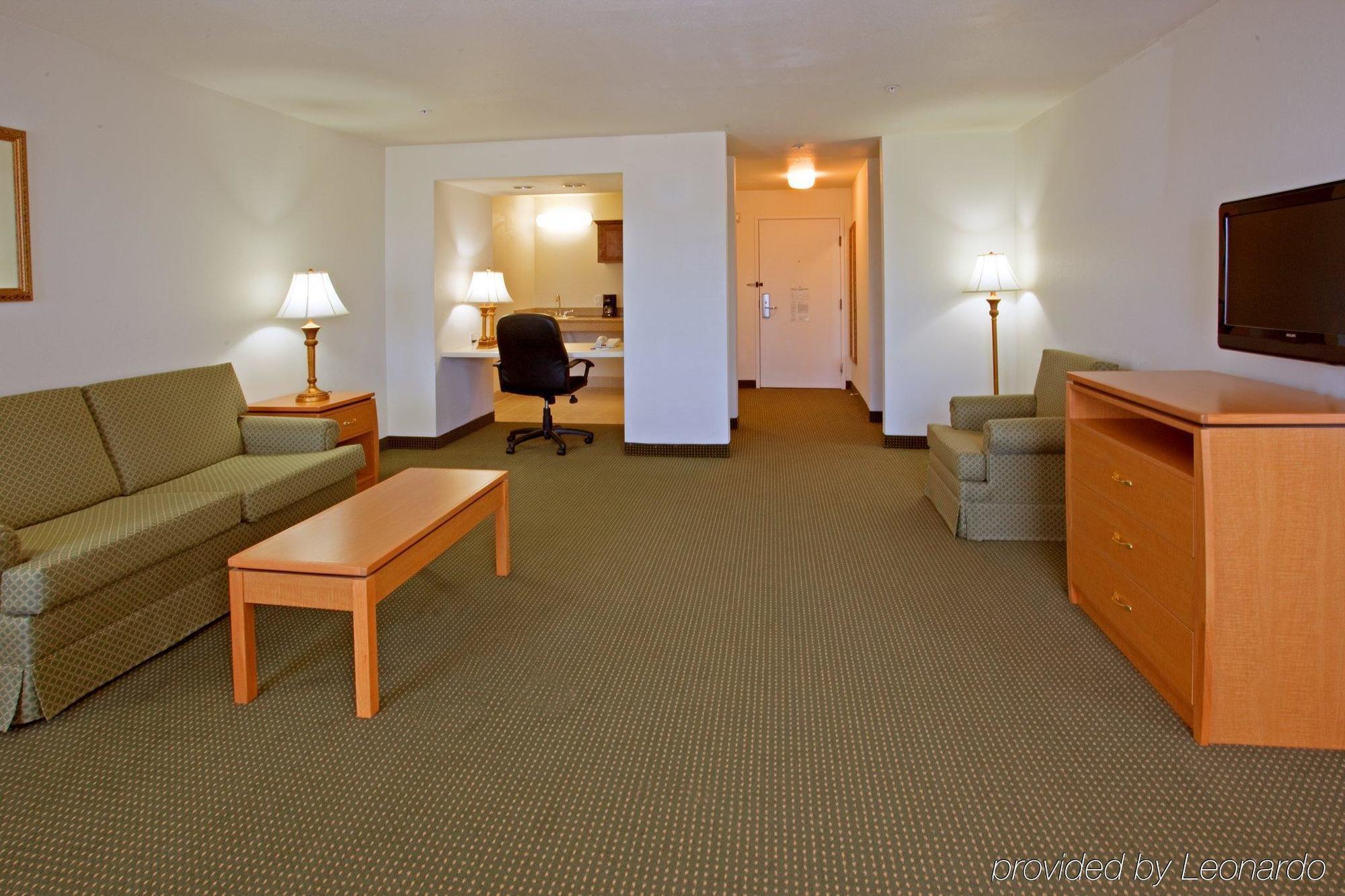 Holiday Inn Express Hotel & Suites Columbus By Ihg Chambre photo
