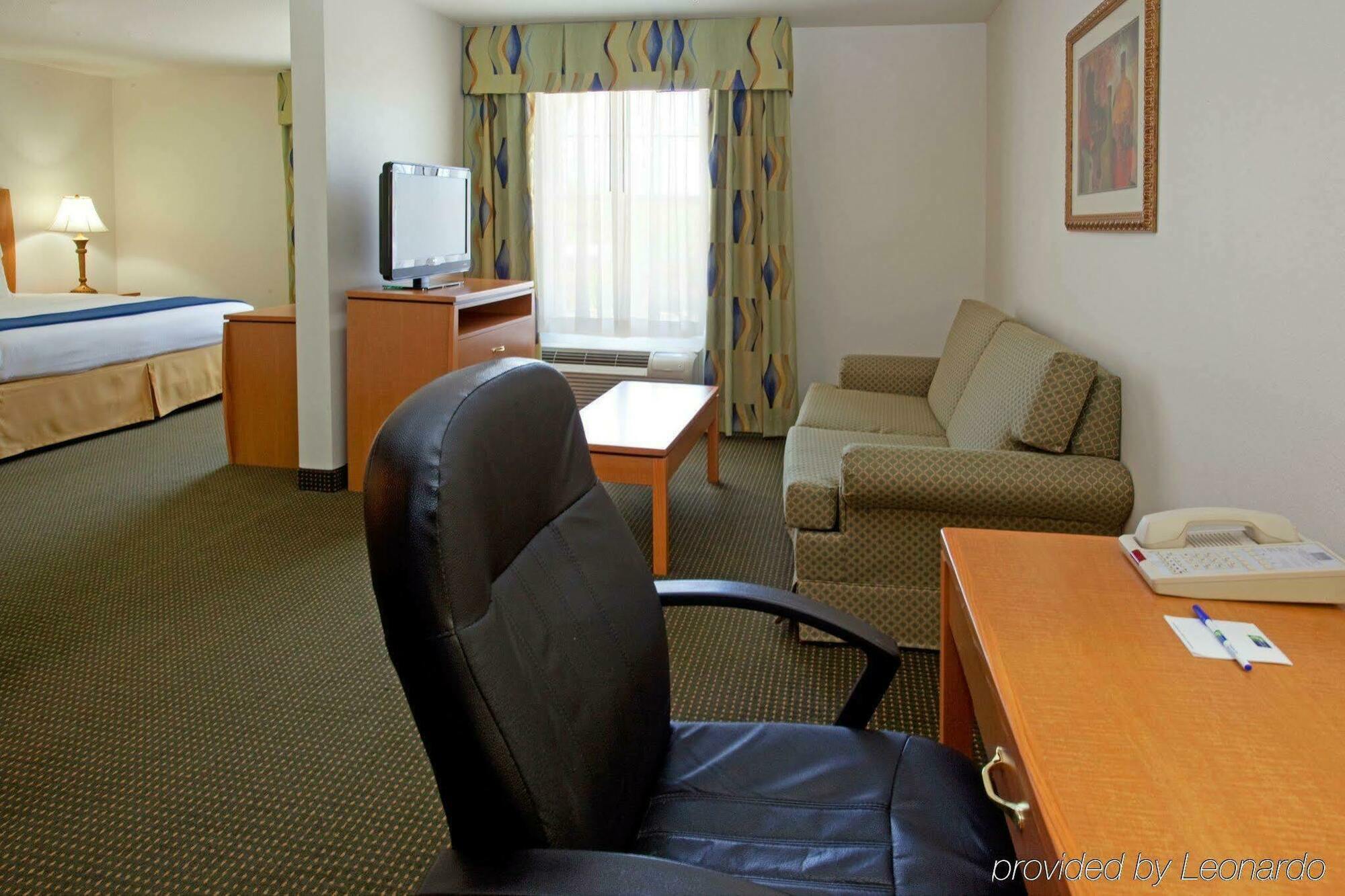 Holiday Inn Express Hotel & Suites Columbus By Ihg Extérieur photo